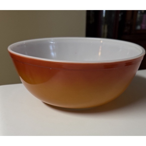 Pyrex Flameglo Ombre Orange 4Q Mixing Bowl #404 Vintage 1970s - Picture 1 of 13